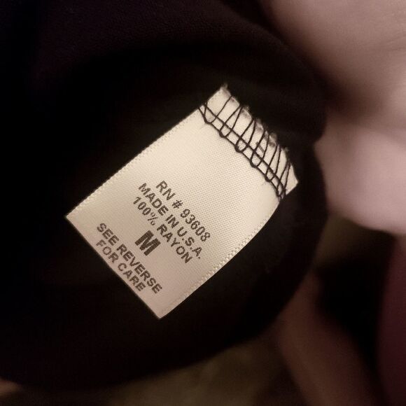 Rayon sleeveless V neck fitted blouse - Picture 3 of 4